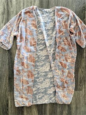 MOTHER OF PEARL Floral Open Front Top